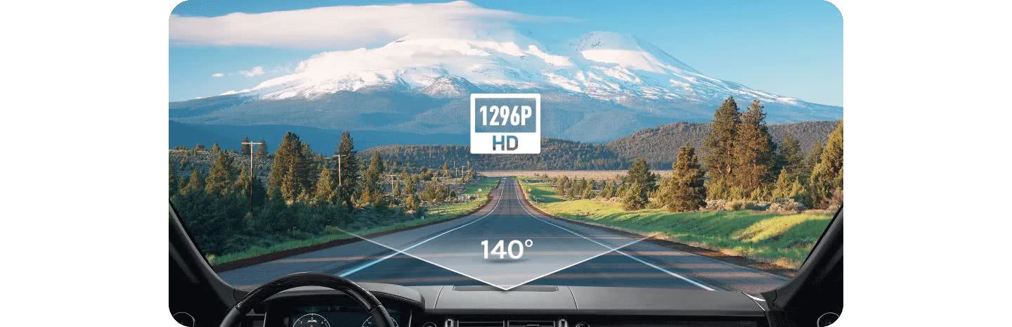 Оснащенный камерой 3 МП видеорегистратор M300 осуществляет запись с разрешением 2304 × 1296P, обеспечивая более четкие и детализированные изображения.  Угол обзора 140° полностью охватывает три полосы движения, захватывая еще больше событий на дороге.
